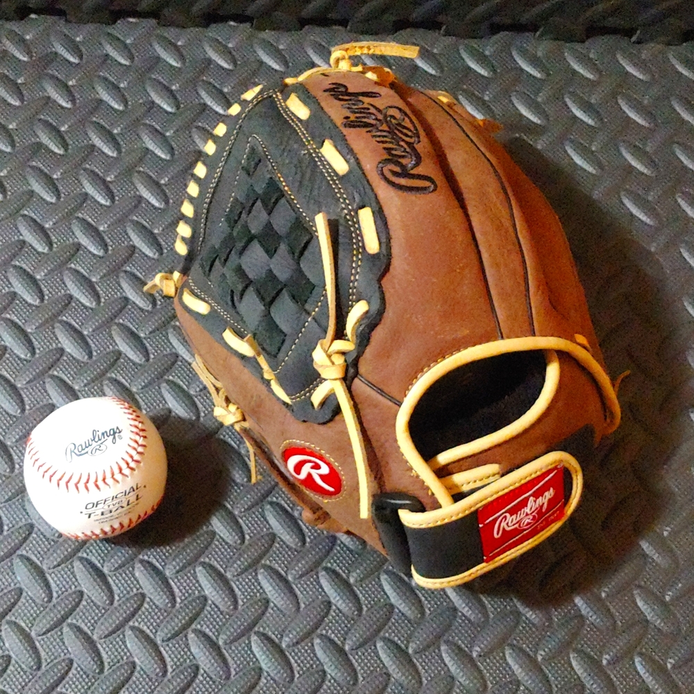 Rawlings Brown & Black Baseball Glove w/ Rawlings Baseball
